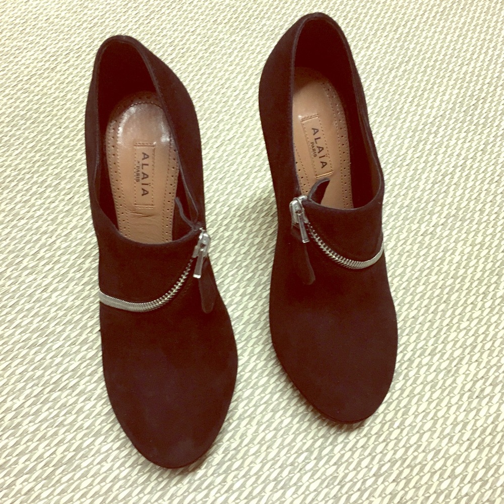 Alaia wrap-around zip booties